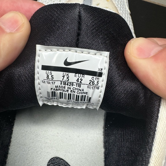 BLACK AND WHITE NIKE AIR HUARACHES SIZE 8.5 MENS/10 WOMENS - Picture 8 of 8